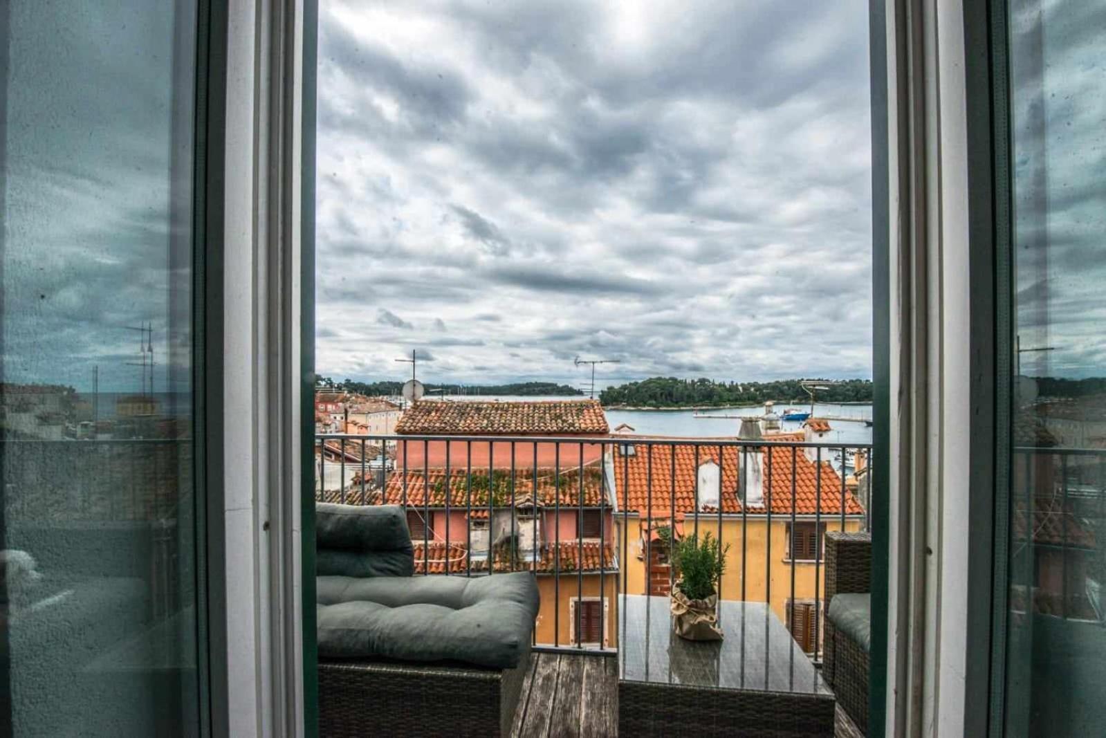 Beautiful Sunsets Over The Roofs Of Rovinj Apartment Exterior photo